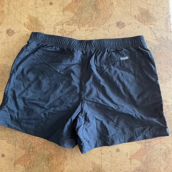 COLUMBIA shorts, black, with pockets, size medium - Picture 5 of 5
